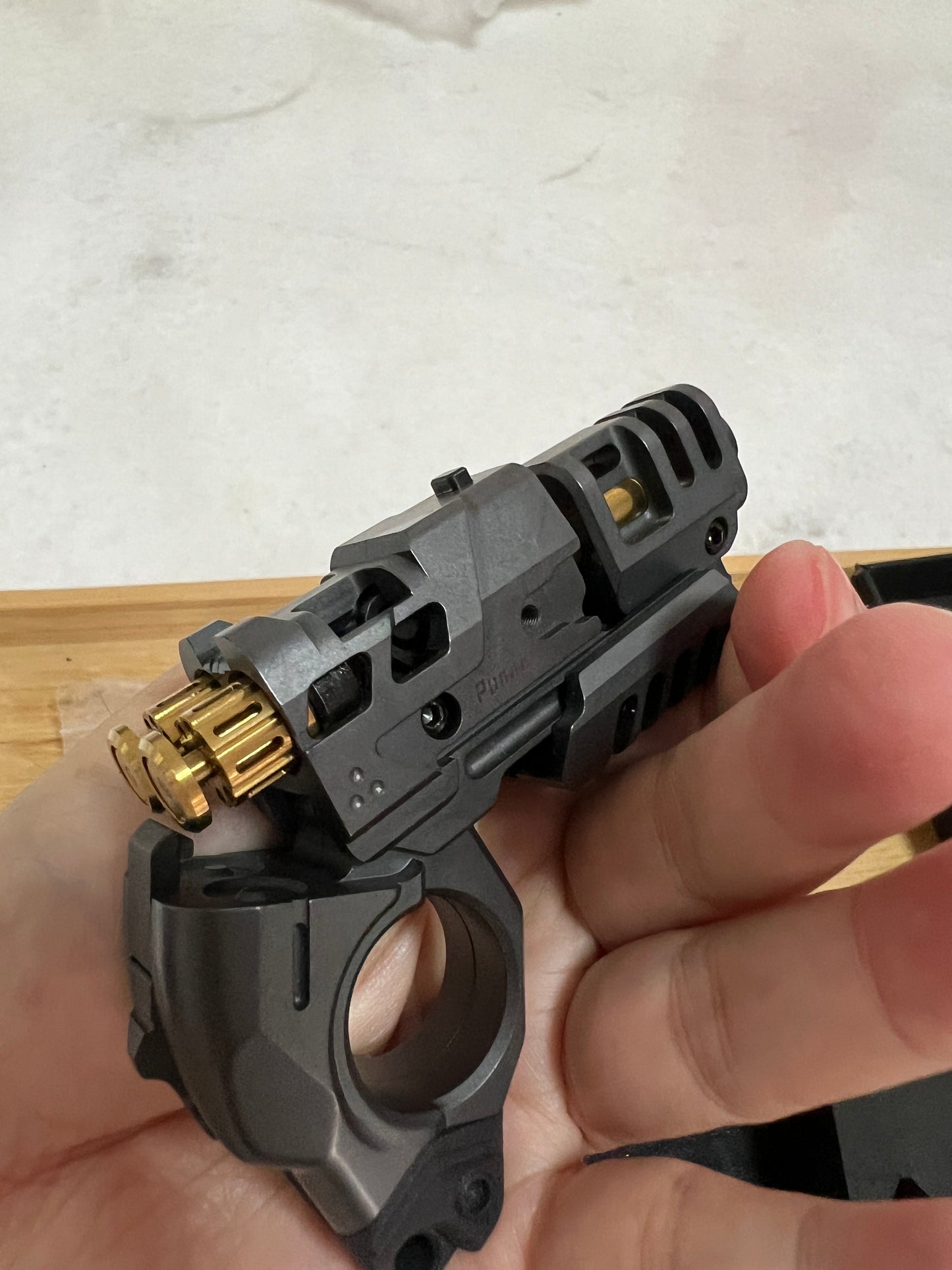 Pre Owned GoBiggeR Punnk Zirconium "Hand Push Slider for Gift & Collection